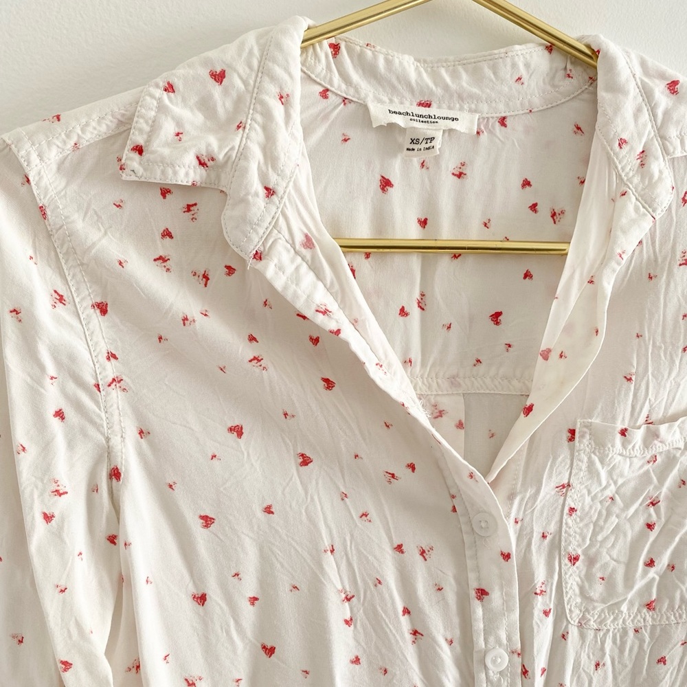 BEACHLUNCHLOUNGE “Alana” Lightweight White & Red Heart Button Down Shirt